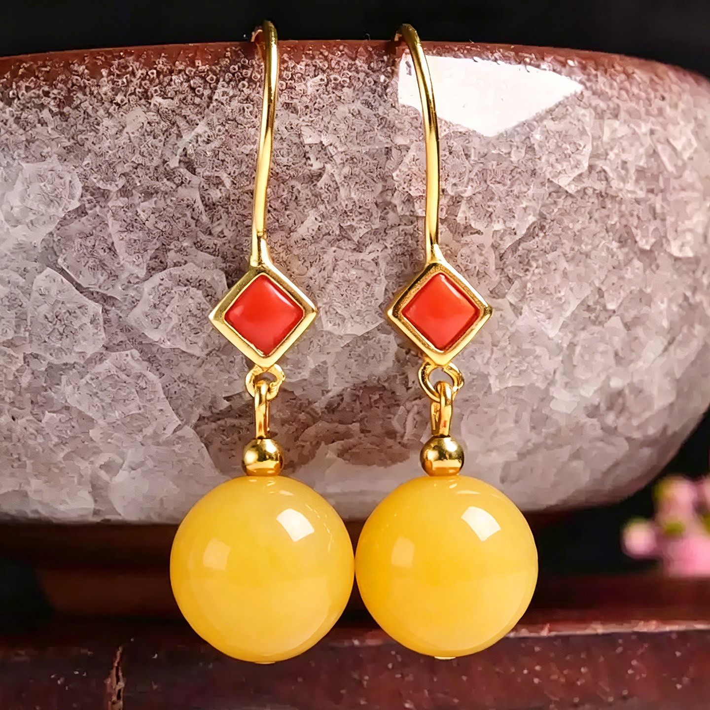 轻奢天然黄蜜蜡耳环百搭S925银镀金防过敏古风中式耳坠高贵耳饰品