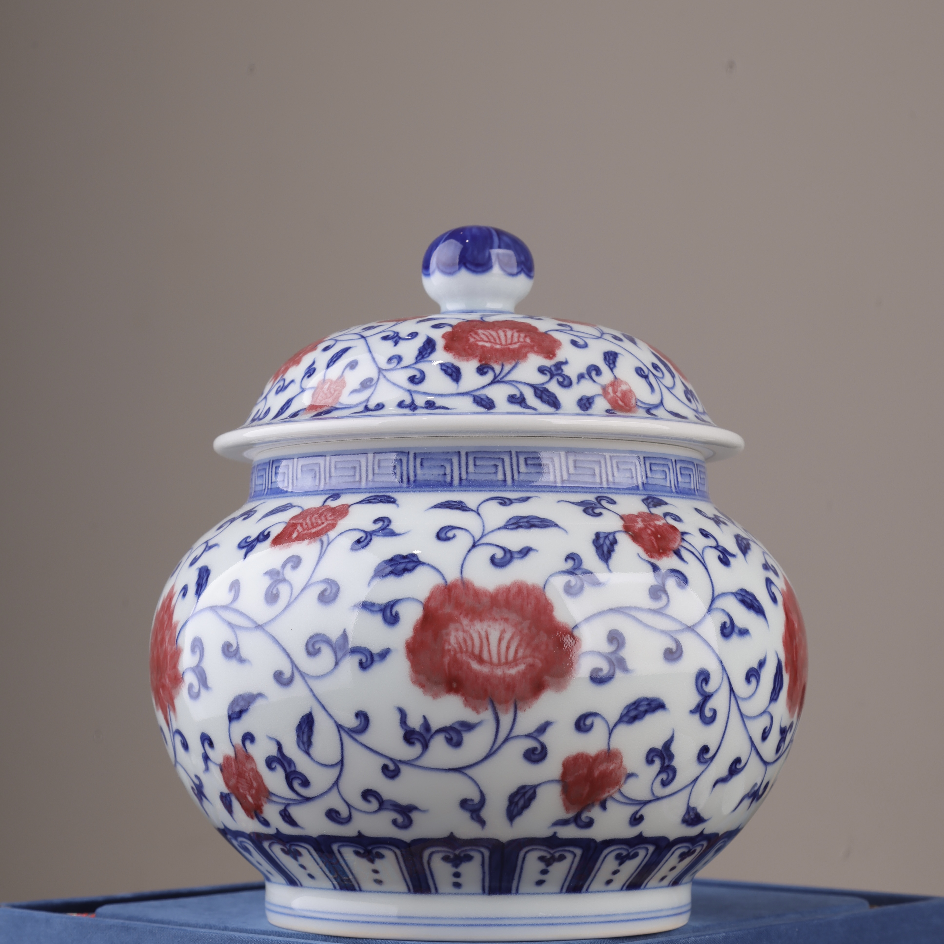 沐茗古韵青花釉里红四季花茶叶罐