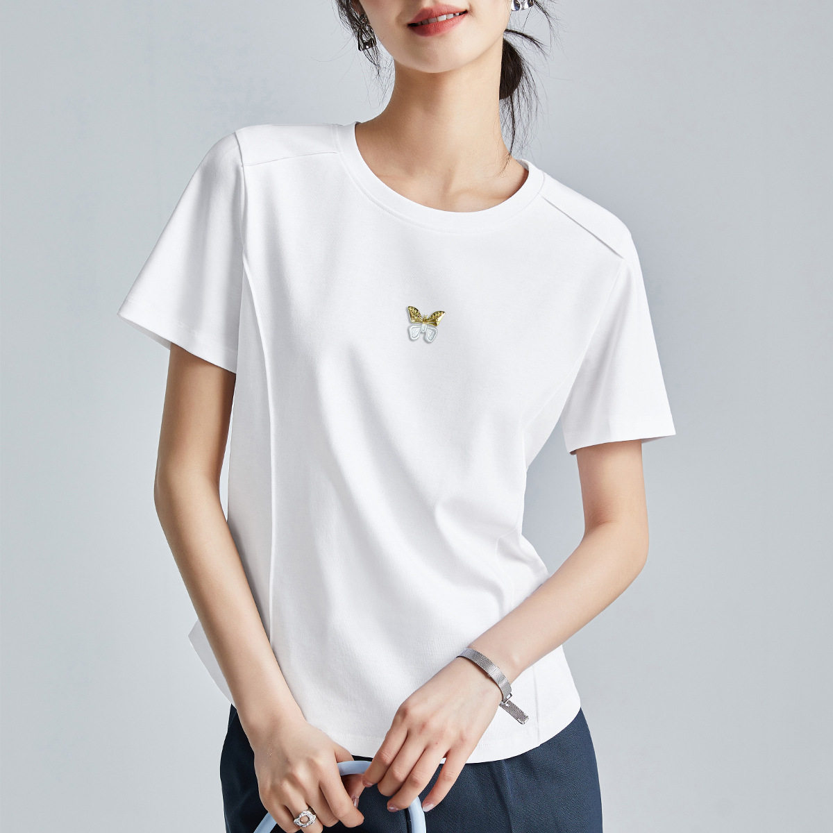鱼骨线修身刺绣圆领短袖t恤女