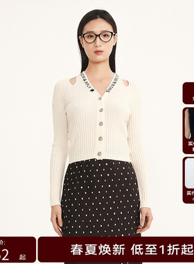 HPLY荷比俪2025春新款女镂空提字V领质感纽扣针织衫HDF12650005