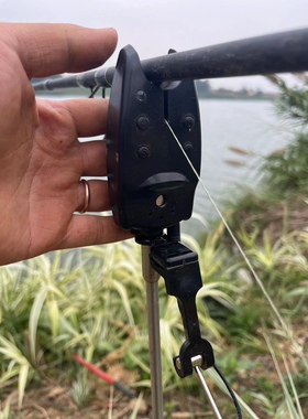 飞德钓 平价报警器+摇摆器一套（带电池）