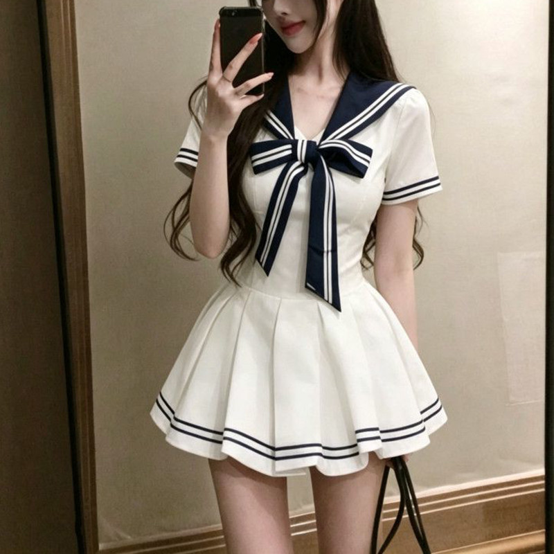 名媛甜美海军领蝴蝶结短袖连衣裙