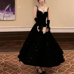 法式名媛千金高级感丝绒吊带连衣裙女秋冬季生日礼服收腰长裙子