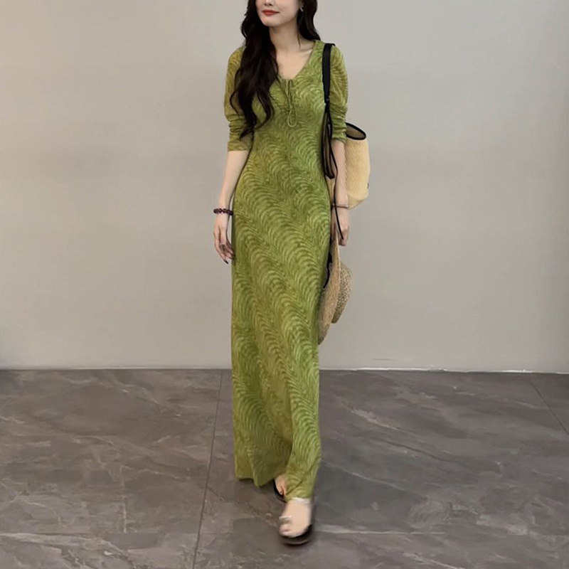 大码mm法式气质V领长袖连衣裙女