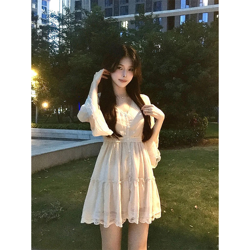 蕾丝木耳花边七分袖气质感短裙