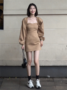2023年秋季新款纯欲时尚休闲短款外套显瘦抹胸连衣裙两件套装女潮
