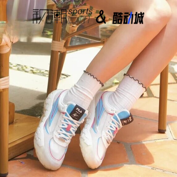 斐乐果冻鞋白粉女舒适休闲跑步鞋