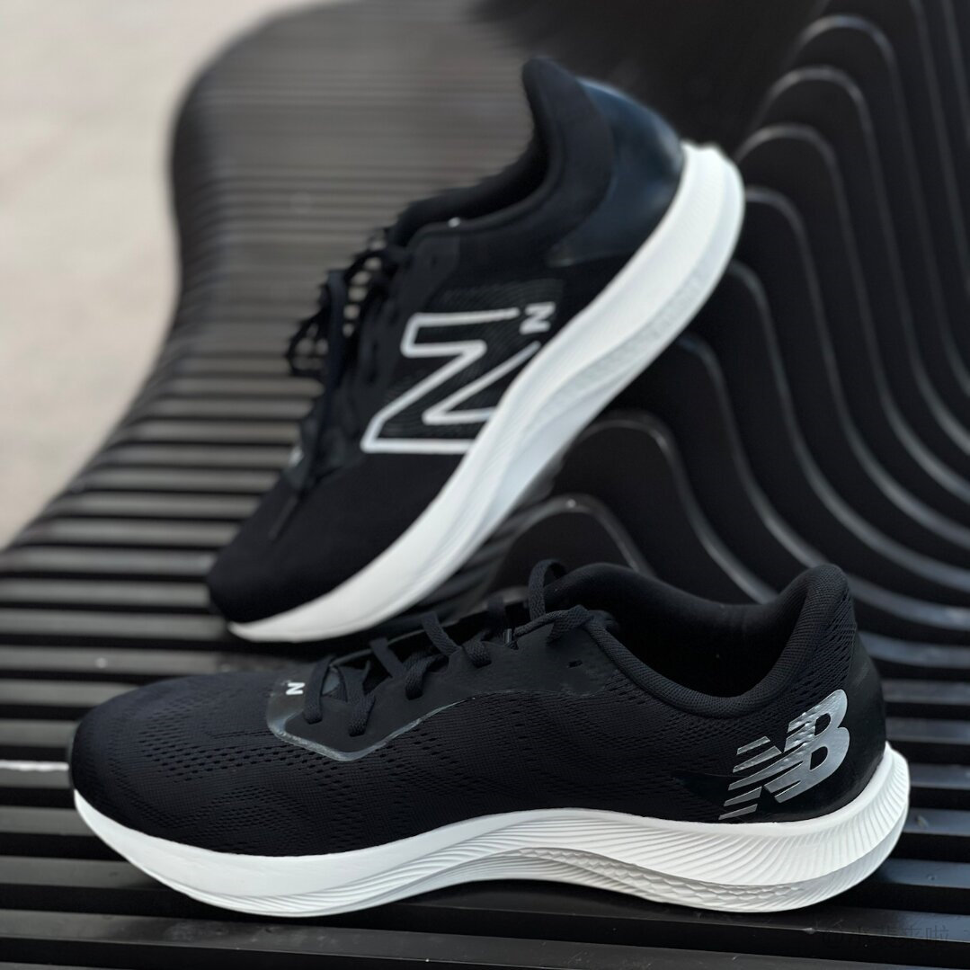 NBProRv2黑色经典百搭跑步鞋