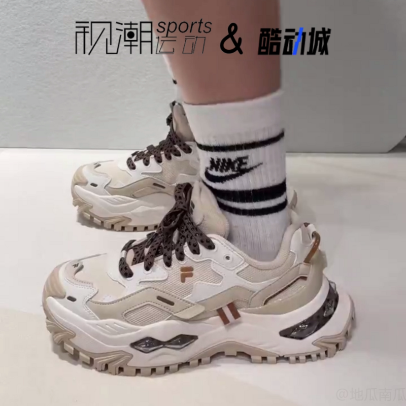 斐乐硬糖雪白粉运动休闲老爹鞋