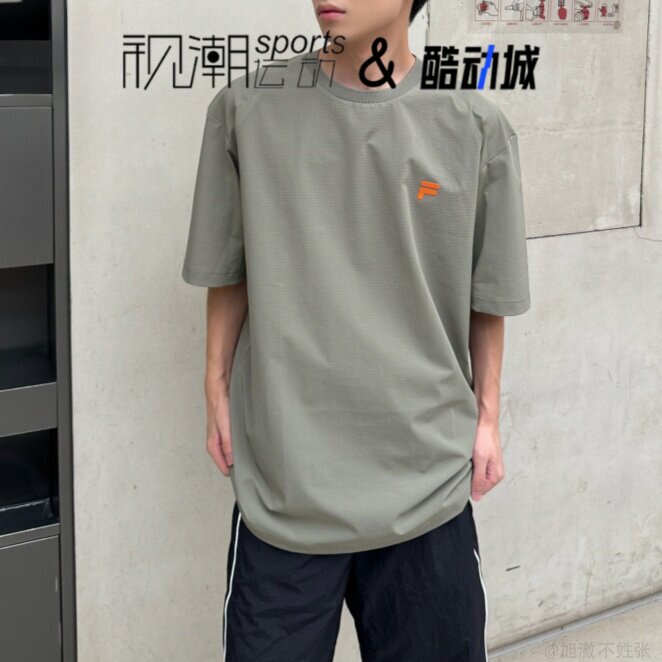 斐乐INLINE军绿色男梭织短袖T恤