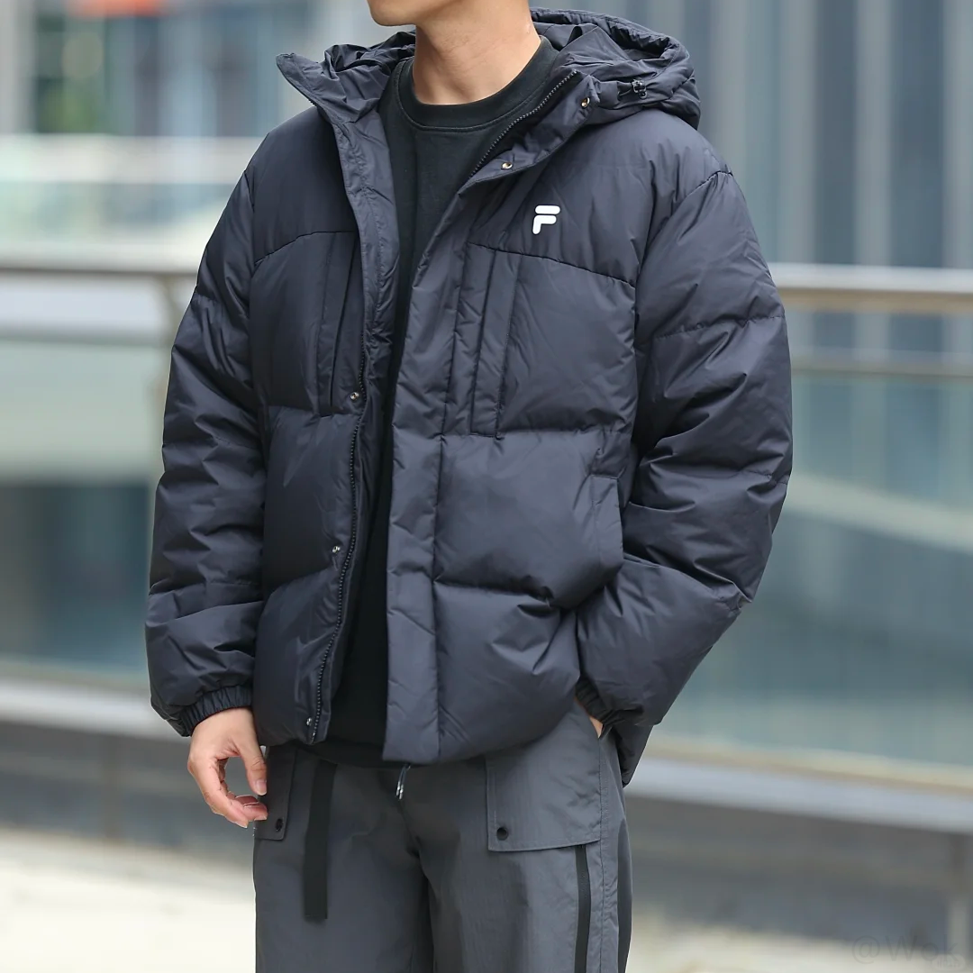 斐乐黑色防风保暖运动休闲羽绒服