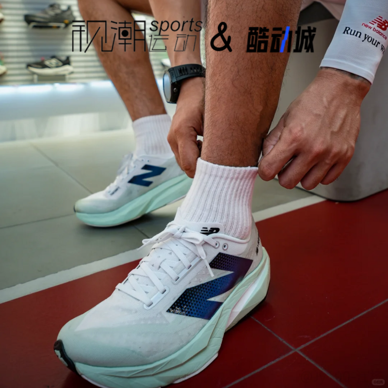 NBRebelV4白绿减震竞速跑步鞋