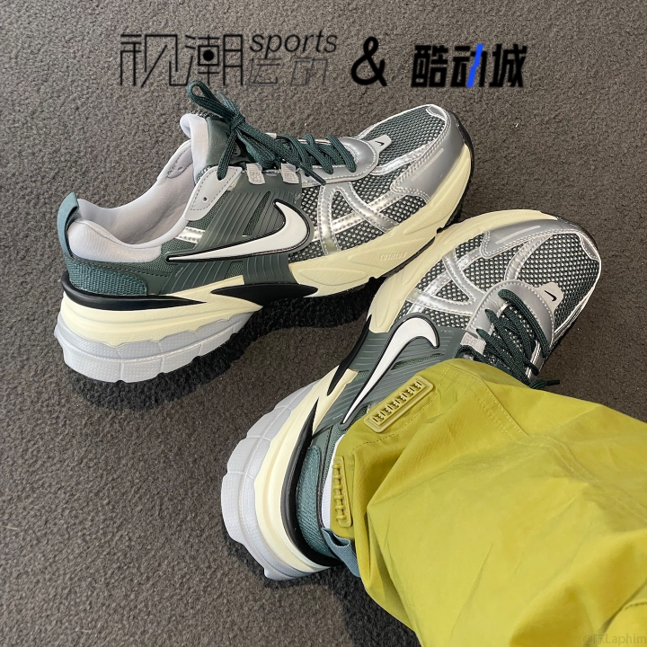 耐克V2KRun灰绿日常低帮跑步鞋