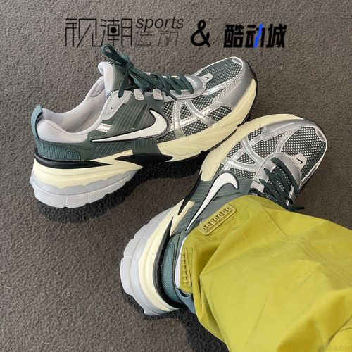 耐克V2KRun灰绿日常低帮跑步鞋