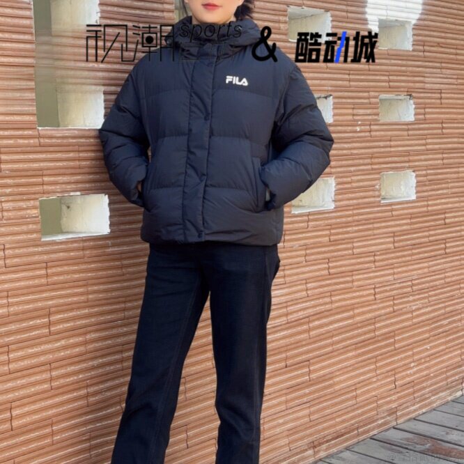 斐乐ORIGINALE正黑休闲羽绒服