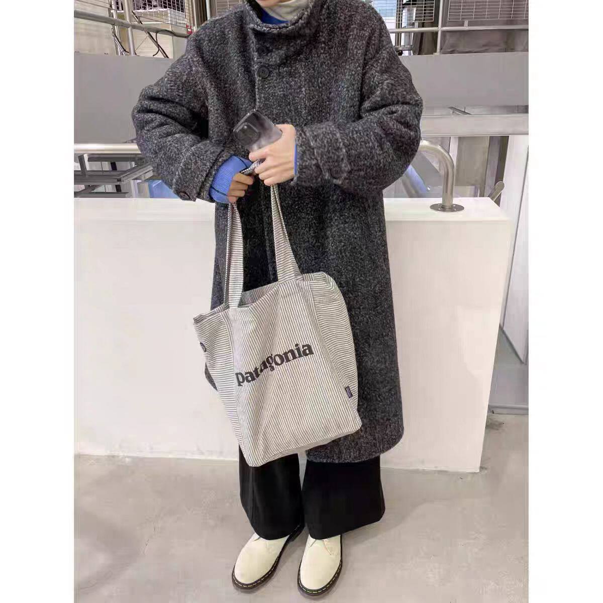 新款女士单肩包帆布包艺术感 2026纹设计单肩包百搭托特包