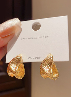 2025年新款复古高级感金属冷淡风耳钉女小众独特设计百搭耳环耳饰