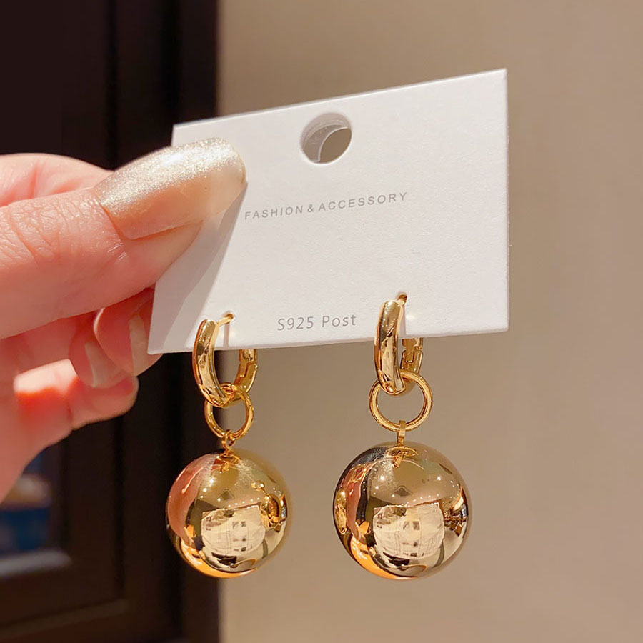 高级感轻奢金属圆球吊坠耳环女复古小众18K金色夸张个性耳扣耳饰