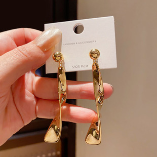 高级感金属螺旋扭曲长款 耳环女复古18K金色小众设计夸张耳坠耳饰