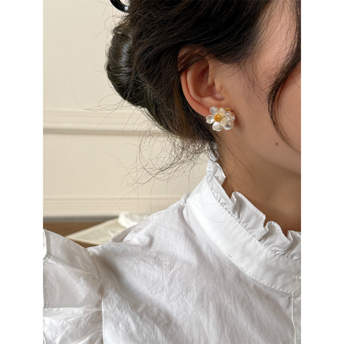 韩国轻奢高级感珍珠花朵耳钉女2025新款独特设计感耳环精致耳饰