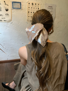 日本进口面料丝光奶茶色2026新款秋冬方巾女气质法式发饰女发绳