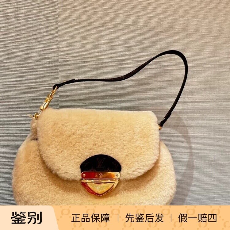 新款奢店代购 2024 LV/路易威登 SUNSET 泰迪羊毛单肩手袋 M12097