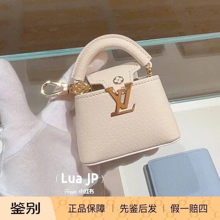 新款奢店 2024 LV/路易威登 MICRO BAG CAPUCINES钥匙扣包 M02132