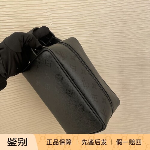 奢店 2026新款 LV/路易威登 LOCKER DOPP KIT黑武士盥洗袋 M26810