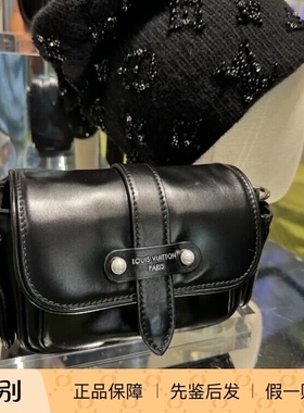 奢店代购 2025新款 LV/路易威登 CARGO黑武士迷你牛皮手袋 M13989