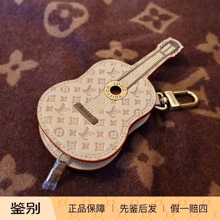 新款奢店代购 2024 LV/路易威登 GUITAR POUCH 吉他钥匙扣 M02032