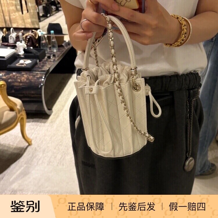 奢店代购 2025a新款正品 CHANEL/香奈儿 手工坊褶皱羊皮革水桶包