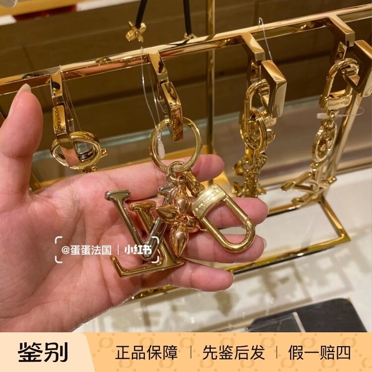 新款 奢店正品代购 LV/路易威登 NEW WAVE 包饰与钥匙扣M68449