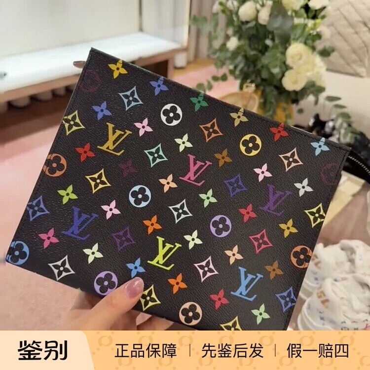 奢店 2025新款 LV/路易威登 村上隆手拿黑三彩洗漱袋 M13746