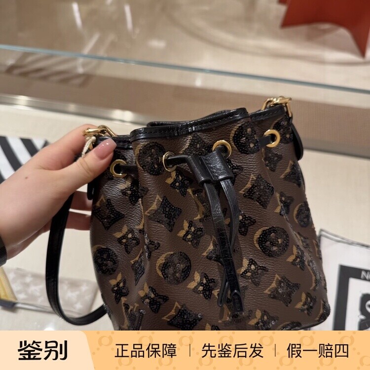 奢店代购 2025新款 LV/路易威登 NOÉ BB 亮片刺绣水桶包 M26284