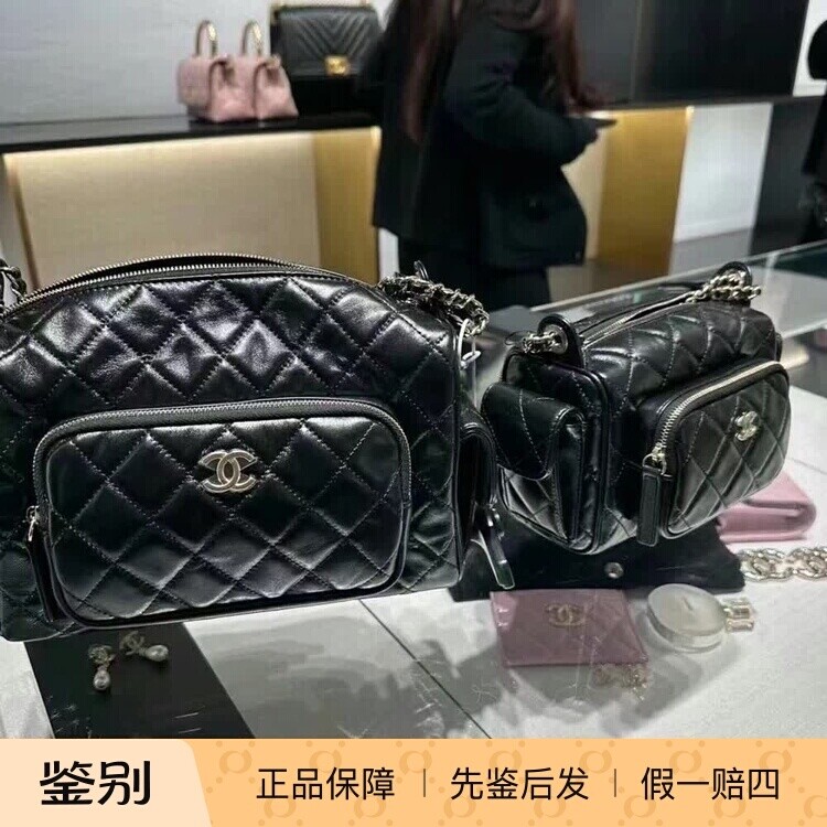 香奈儿亮面褶皱羊皮相机单肩包