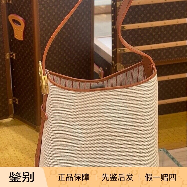 奢店 2025 新款 LV/路易威登 LOW KEY HOBO 通勤水桶手袋 M25468