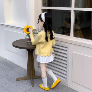 女童夏季夏季春季新款韩版女童奶黄色针织甜美开衫百褶裙套装洋气