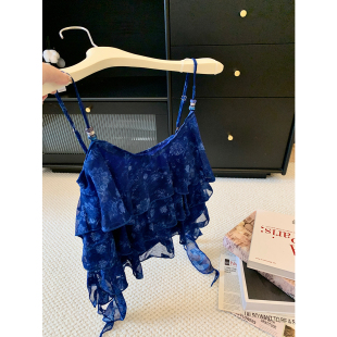 实拍克莱因蓝提花缩褶荷叶边吊带女夏外穿背心纯欲飘带蛋糕层上衣