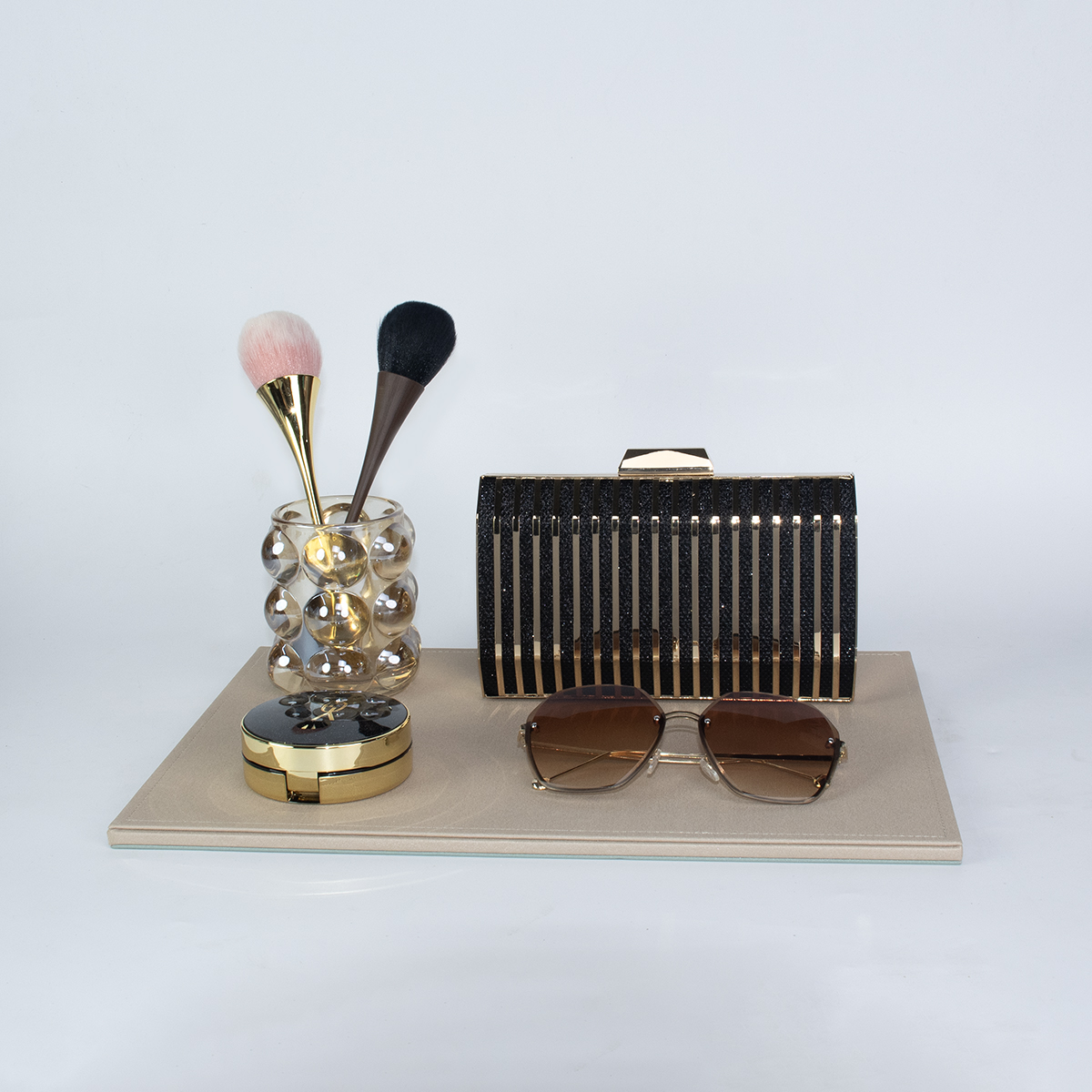 样板间衣帽间主卧梳妆台轻奢道具气垫手包托盘摆件高级感软装饰品