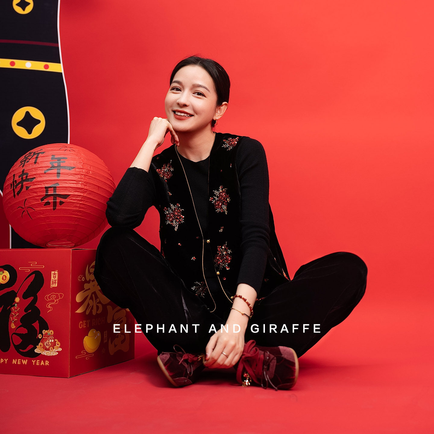 大象和长颈鹿 墨底生金 东方巴洛克真丝丝绒珠绣马甲 601302