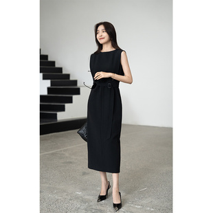 大象和长颈鹿 有腔调 挺括有型 设计感黑色小露背连衣裙 306205