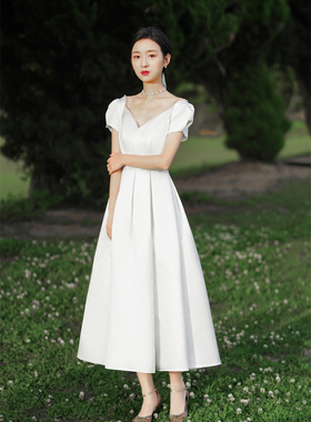 原创复古新款缎面V领新娘轻婚纱出门纱领证登记生日宴会礼服女