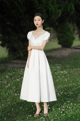 缎面V领登记生日宴会轻婚纱