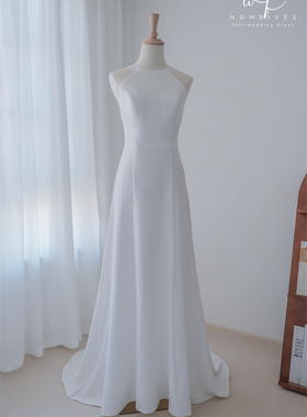 简约新款削肩法式在逃高腰显瘦露背缎面新娘出门纱拍照轻婚纱小拖