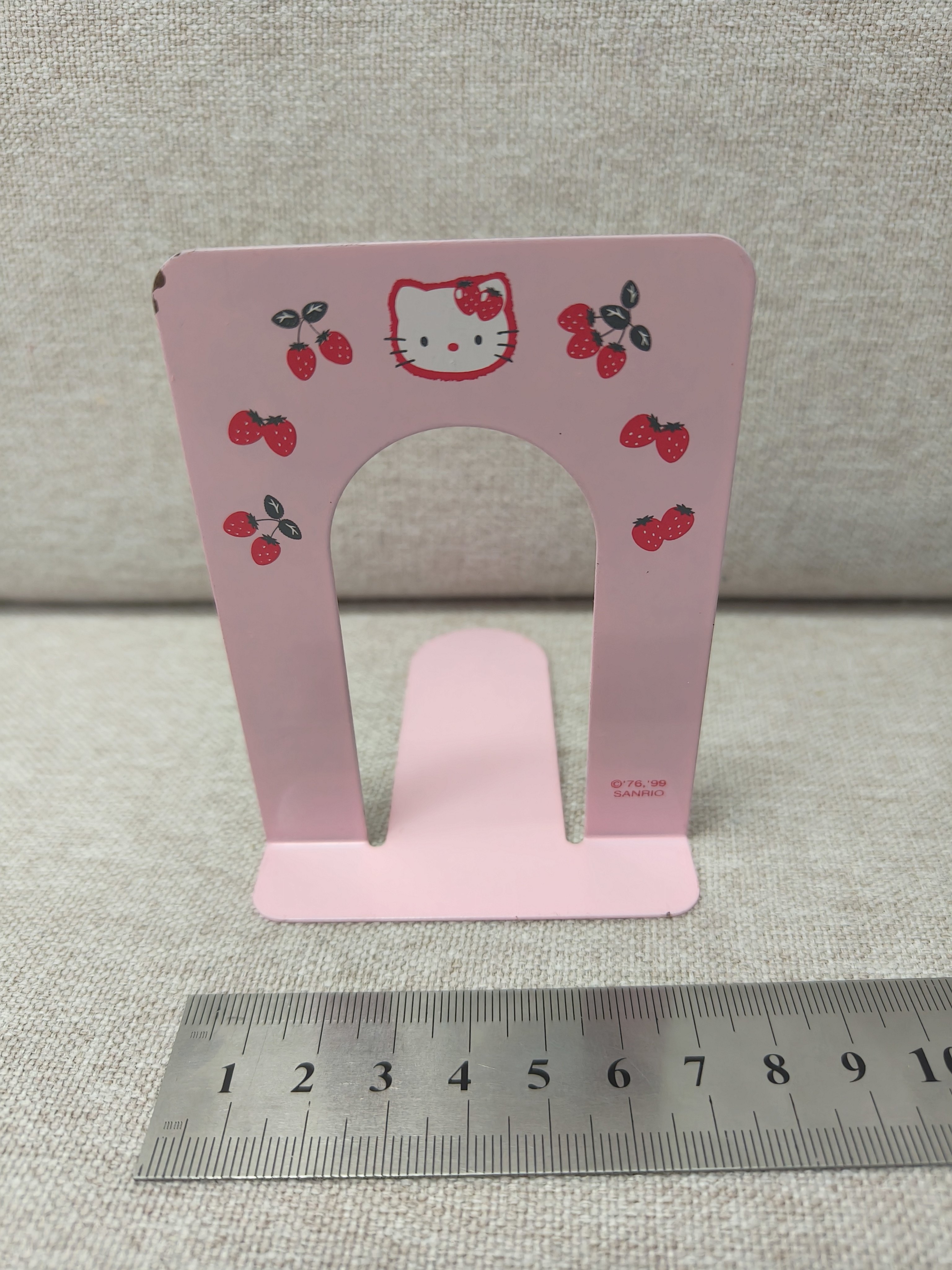 Hellokitty中古稀有1999年野草莓立书架书档,约10*7cm,略有瑕疵