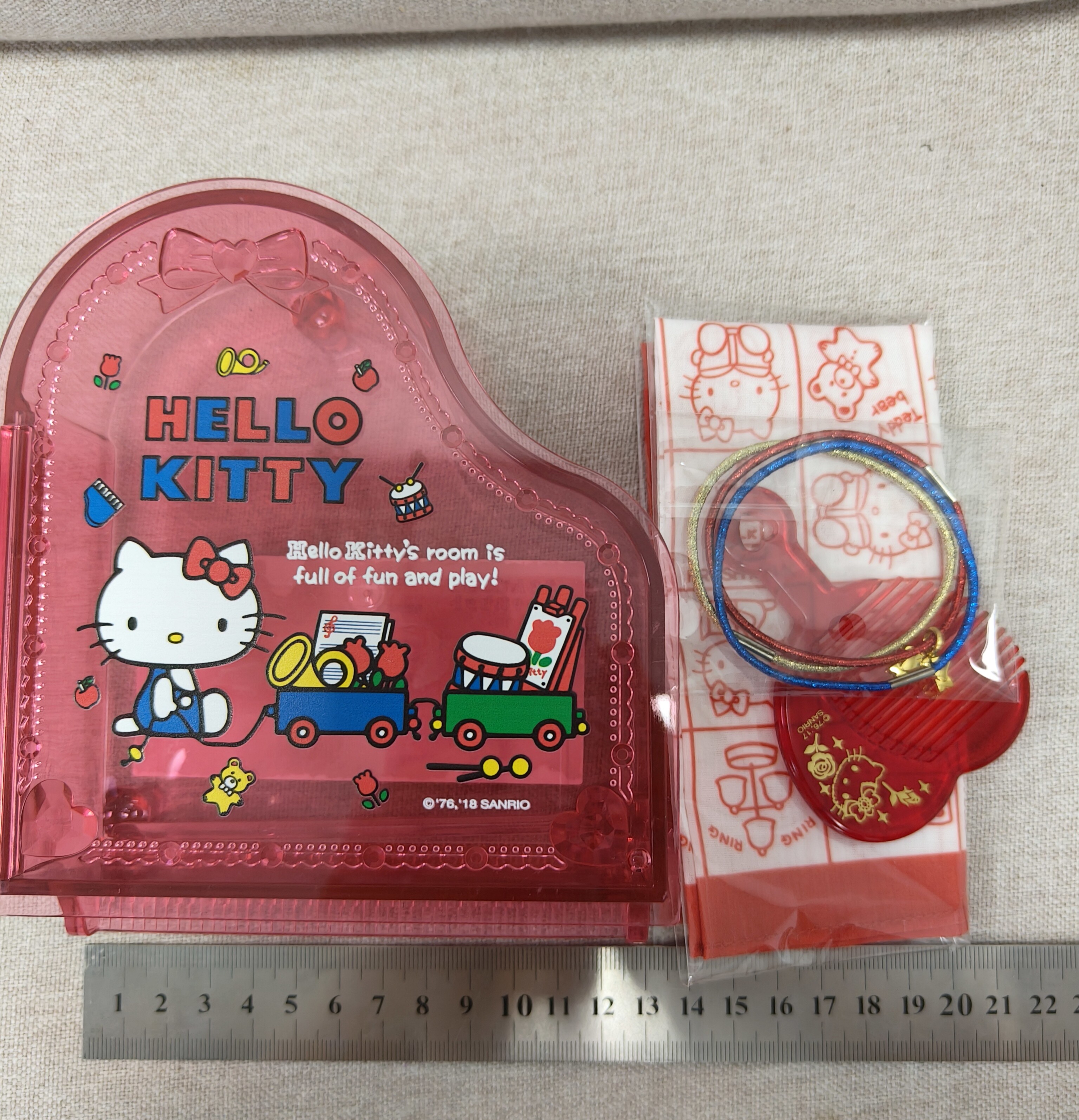 Hellokitty稀有2017年钢琴收纳盒包含梳子发绳手帕
