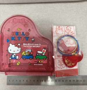 Hellokitty稀有2017年钢琴收纳盒包含梳子发绳手帕