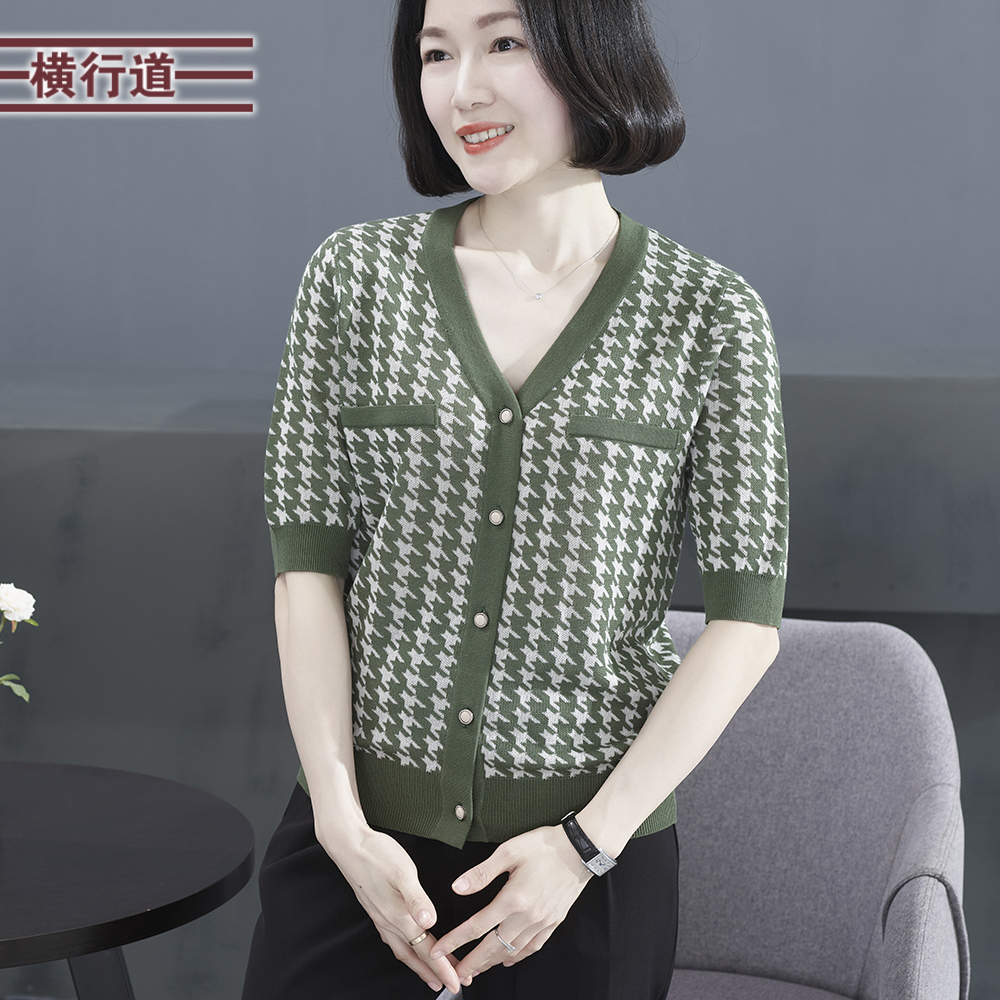 2025新款春装V领千鸟格宽松针织外套中袖大码妈妈外穿女开衫上衣
