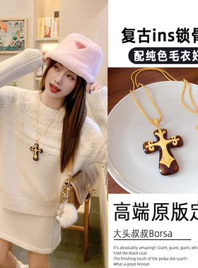 秋冬琥珀色十字架吊坠项链女复古毛衣链简约锁骨链小众高级感饰品