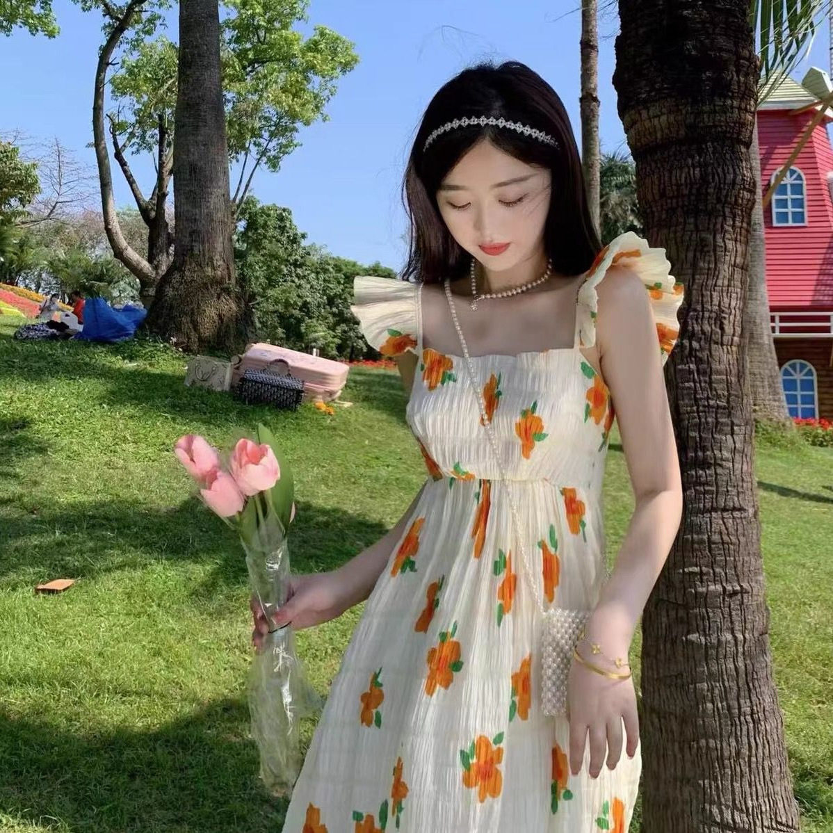 小飞袖宽肩带甜美碎花吊